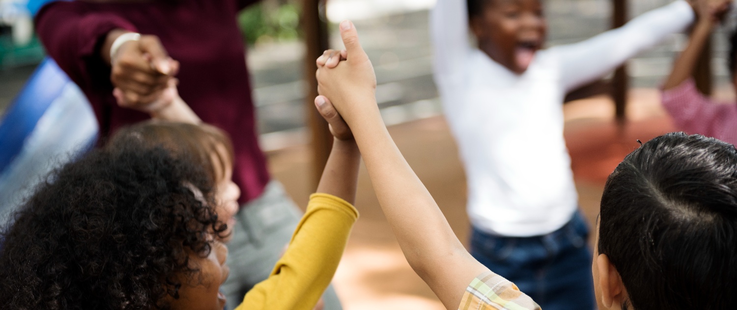 happy-kids-at-elementary-school-PFP8XYM-1